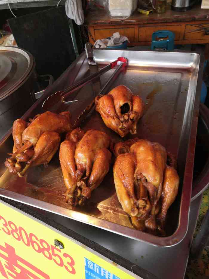 道口童子鸡-"菜市场旁边的熟食店,出于我妈的耳提面命