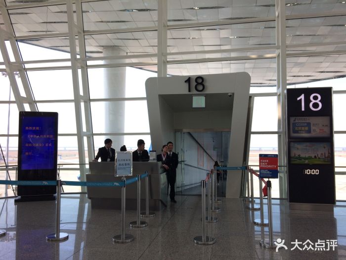 深圳宝安国际机场登机口图片