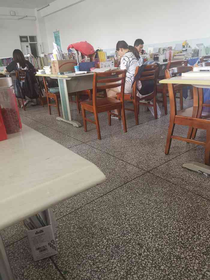 新疆财经大学-"财大大食堂&第四食堂西红柿鸡蛋面很.