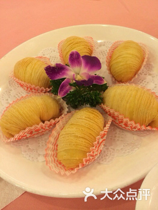 咬下去那鲍鱼很棒.小味道口感也很赞.白灼蜗牛很a鲍鱼的,章鱼很好.雅格伊思捞饭是哪里的图片