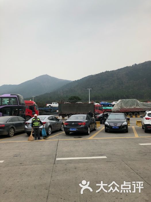 太白服务区停车场图片 第1张
