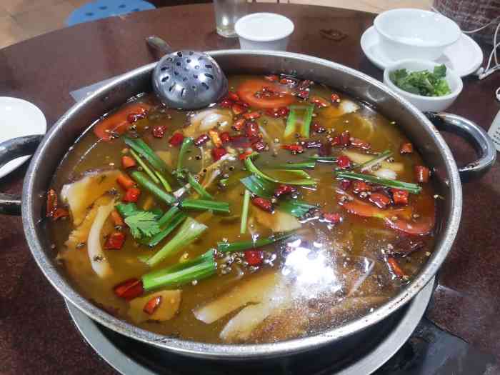 酸汤猪蹄火锅-"堵车堵了实在是有点暴躁了,停车吃个饭.酸.