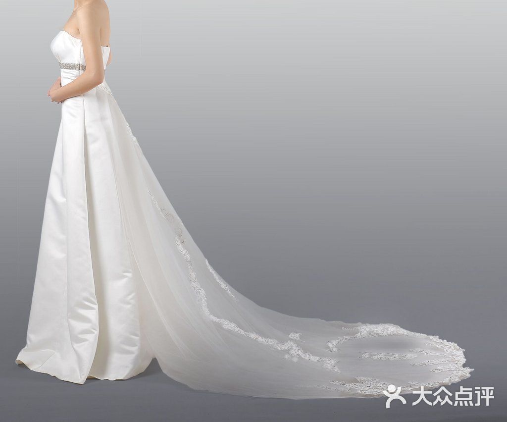 国际婚纱礼服网_婚纱礼服(3)