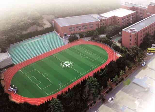 大连明星小学-"大连明星小学坐落于青云林海,周围环境
