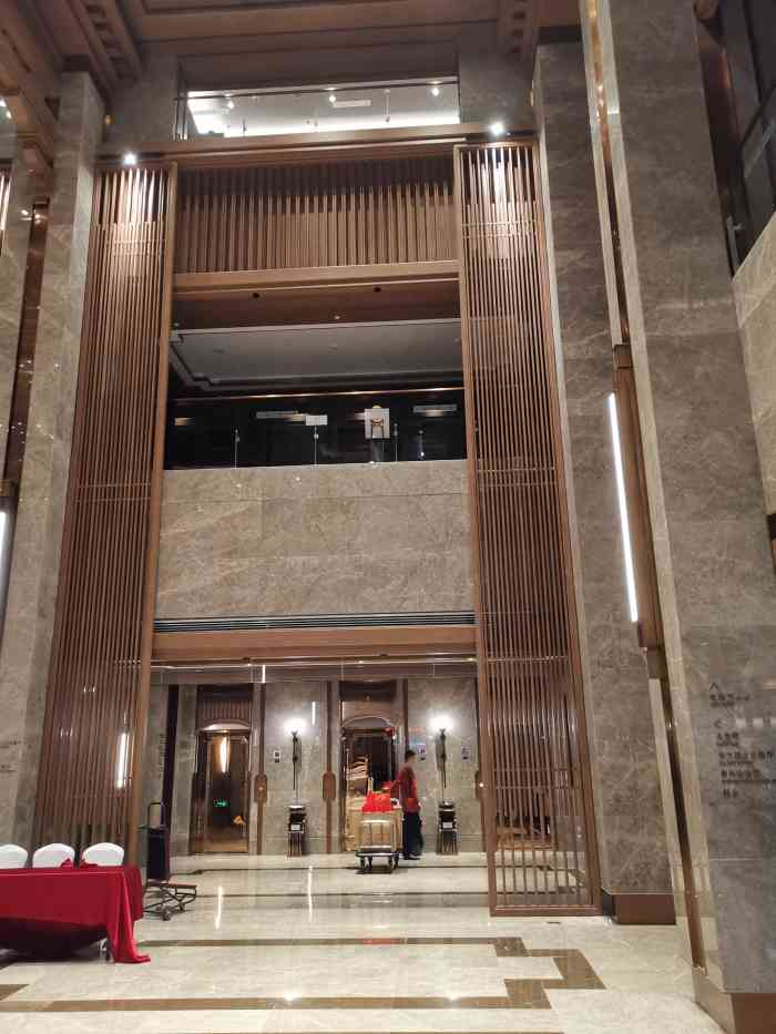 韶山建国酒店-"很高大上的一家酒店,估计是2栋楼造好.