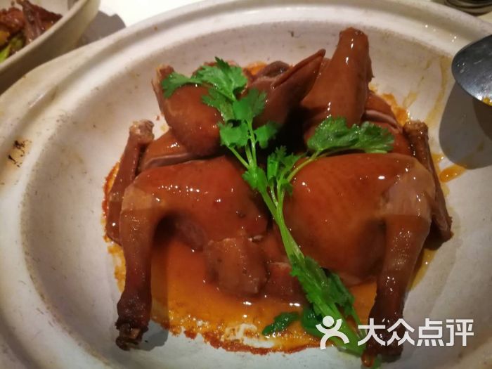 豉油皇乳鸽