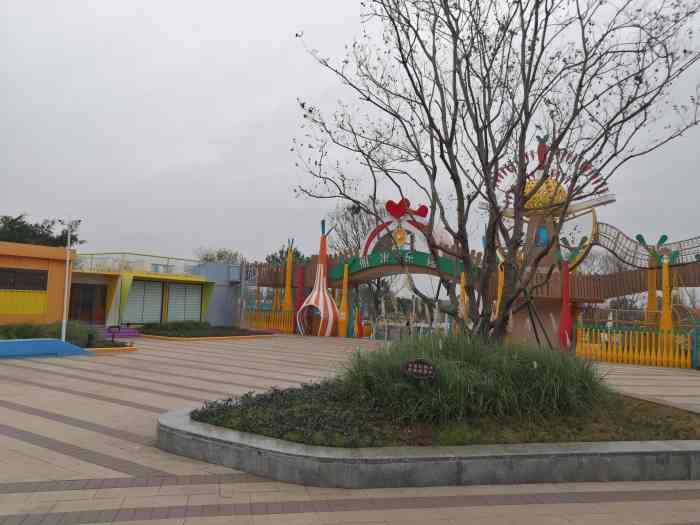 雅米乐园-"门票不贵,玩的人很多,里面也算是茂名最好.