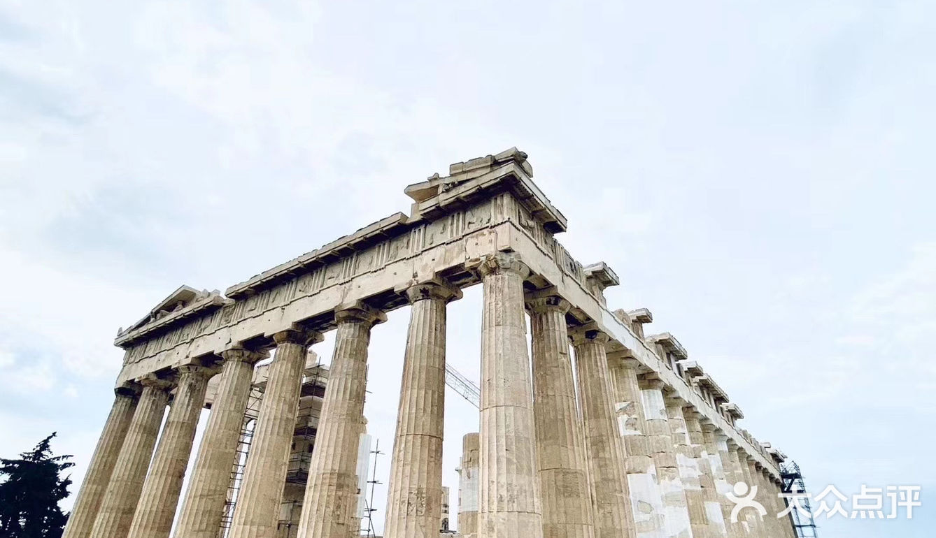 雅典卫城(acropolis),是希腊最杰出的古建筑