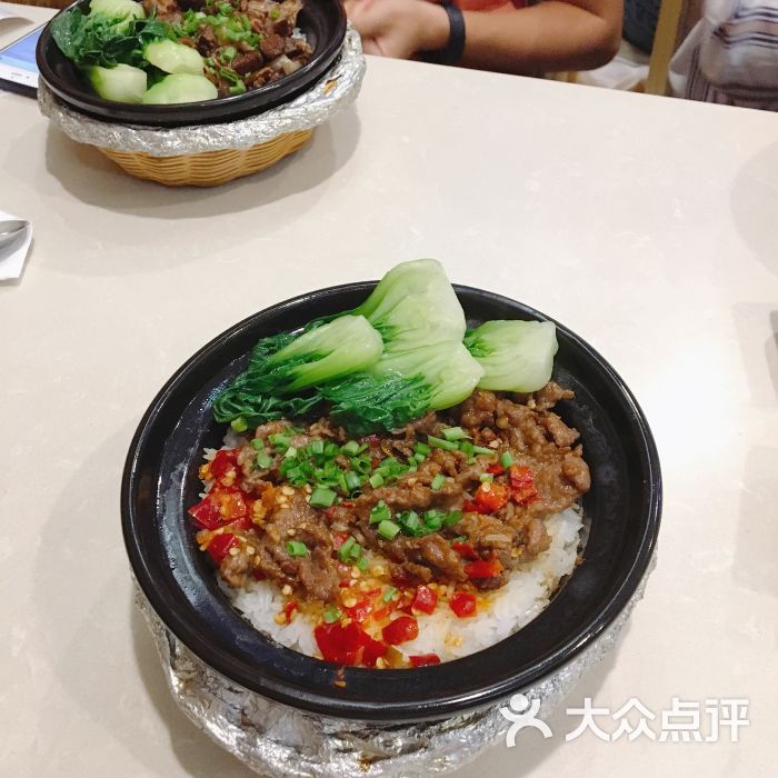 剁椒牛肉煲仔饭