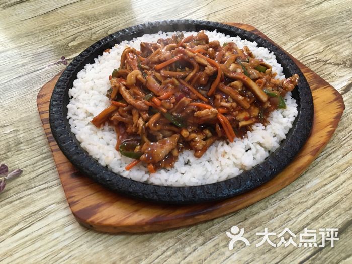 铁板鱼香肉丝盖浇饭