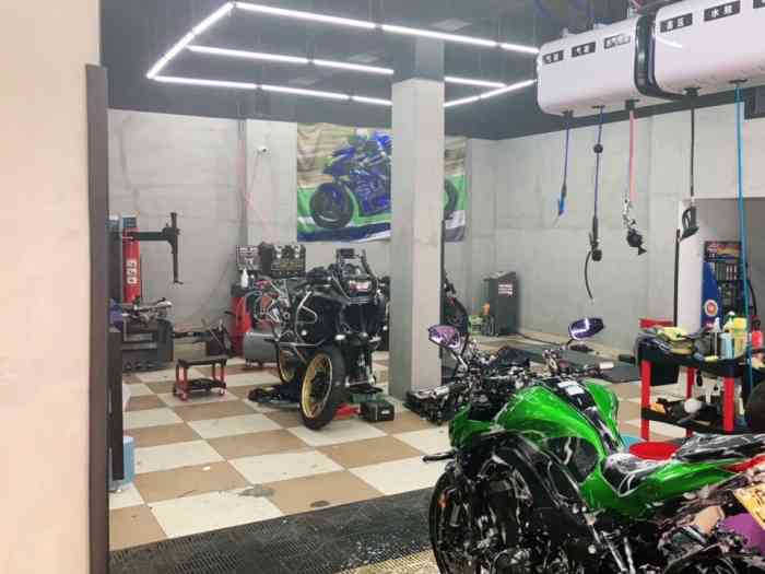 101moto club 摩托车洗车店"就在家附近的洗车店~晚上11点多过来洗个