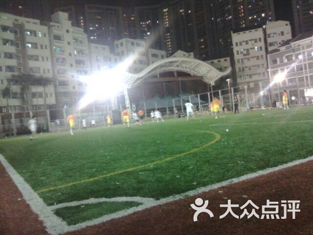 上沙文化广场-下沙广场 足球场 平时也会有一些