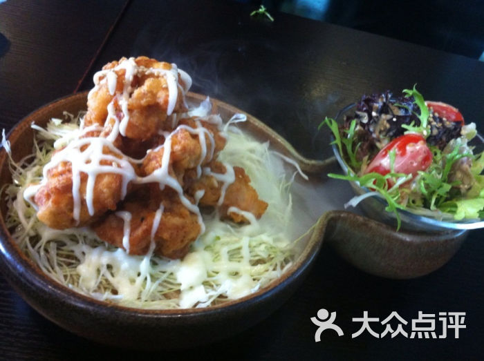 炸鸡蔬菜沙拉