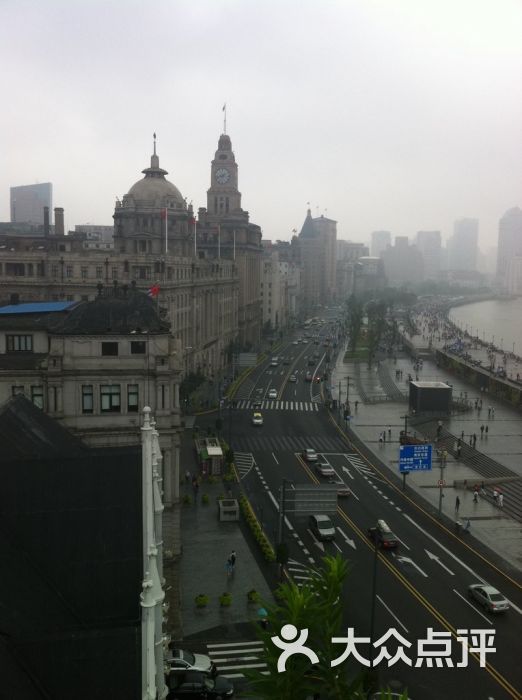 米氏西餐厅-从阳台拍到的外滩全景,只不过是阴