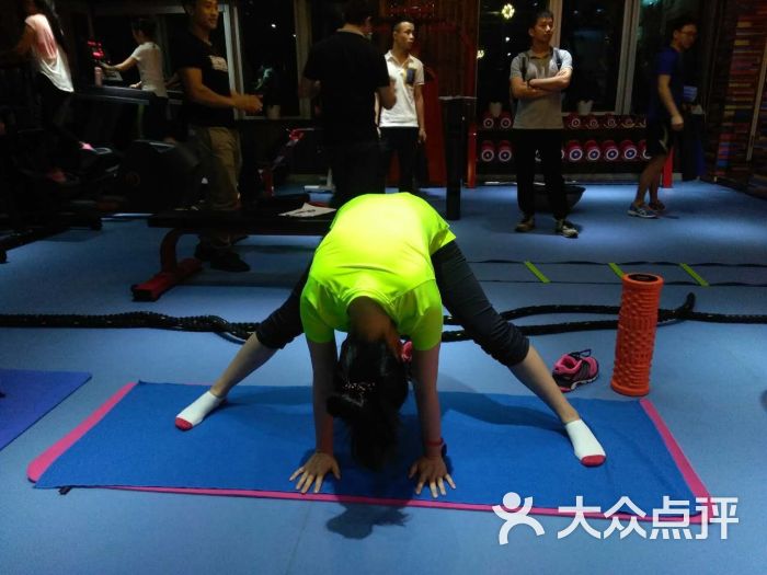 优私健身工作室:来了一个月了,紧致了很多,教练