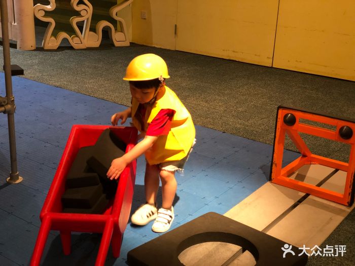 澳门科学馆占地面积六万二千平方米,主体由.