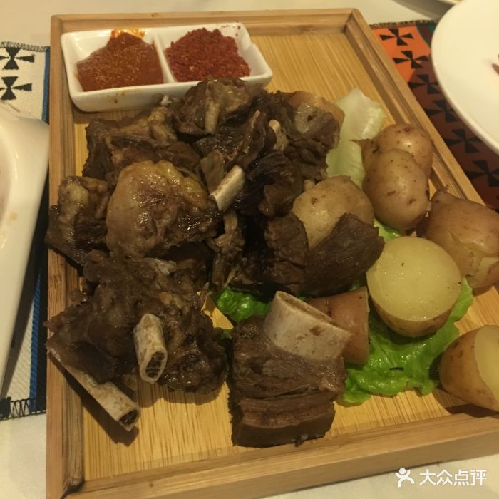 手抓牛肉