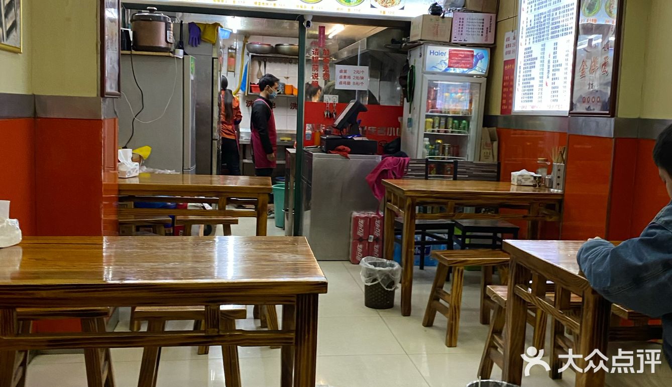 想吃汤泡椒鸡杂,担担面,于是搜了这家面馆店