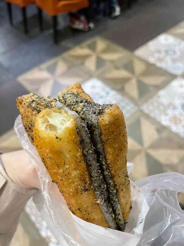 相遇油条包麻糍-"不闻人间烟火,但食人间美味之油条包