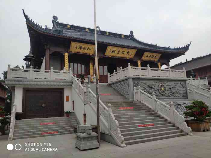 南山古寺-"位于新场古镇的南面,这寺庙有几百年历史了