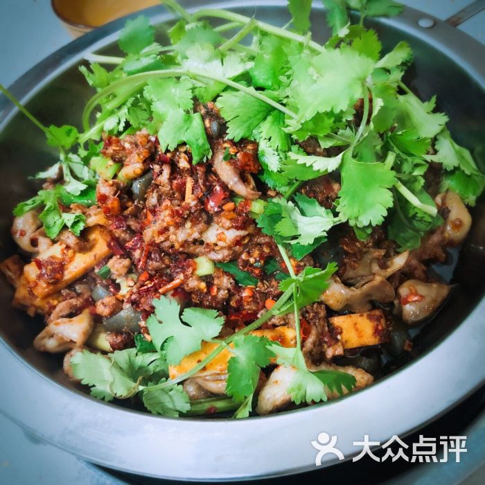 独山老街虾酸牛肉店虾酸牛肉肥肠图片 第1张