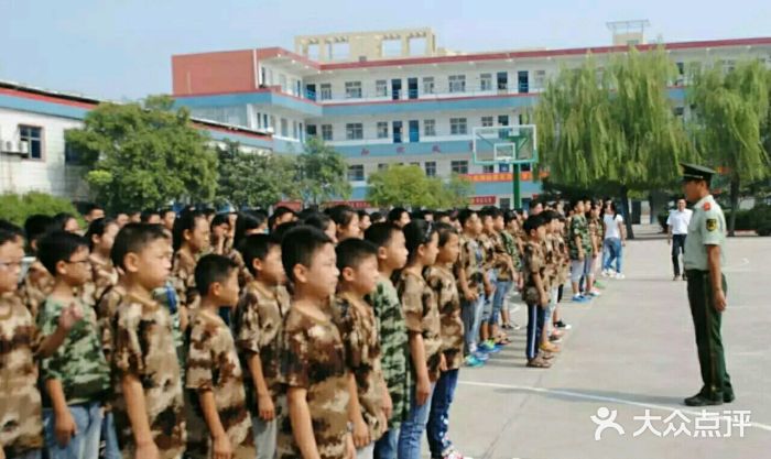 蓝天学校图片