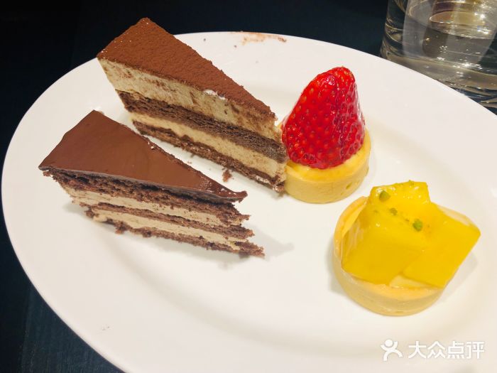 天坛街自助餐厅(崇文门新世界店)巧克力慕斯图片