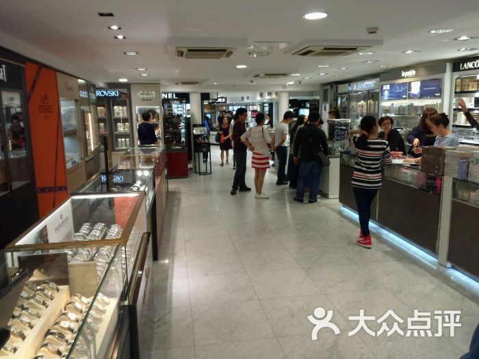 卢浮宫对面的免税店,不当场免,还是退税,.-be