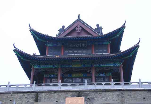 仲宣楼-"襄阳仲宣楼位于古襄阳城墙的西南角,周围有.