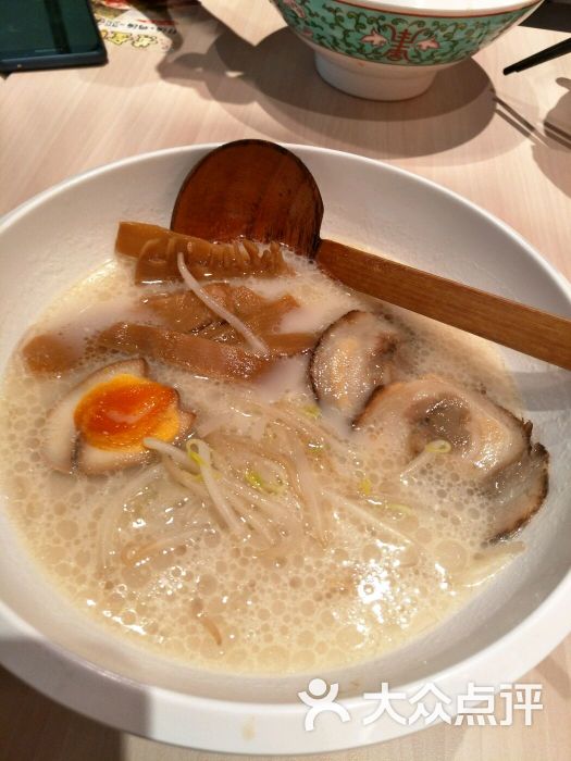 浓厚豚骨汤拉面
