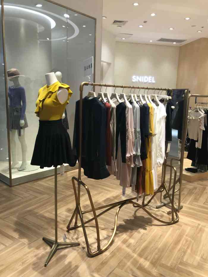 snidel(金狮广场店)-"这家店衣服是不少,不过完全没.
