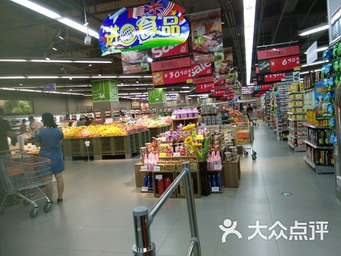 蓬莱市家家悦超市(宝龙店)宝龙家家悦商场内商品摆放整齐,突出凸凹