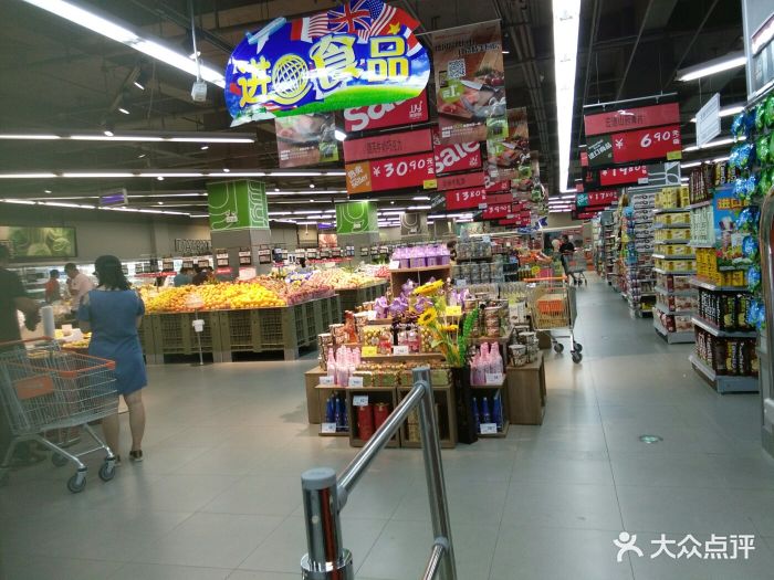 蓬莱市家家悦超市(宝龙店)宝龙家家悦商场内商品摆放整齐,突出凸凹