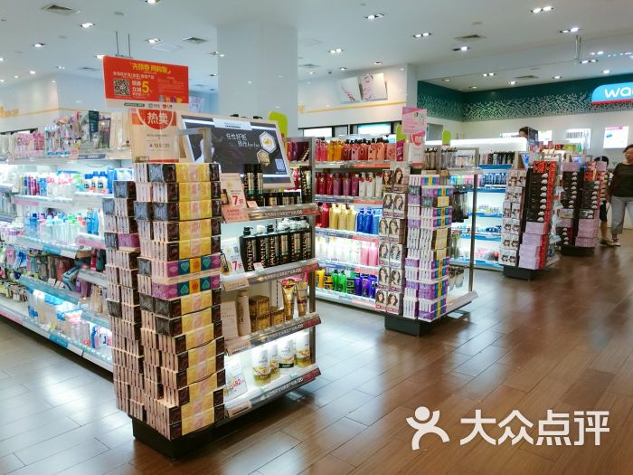 屈臣氏(久光百货店)店内环境图片 - 第17张