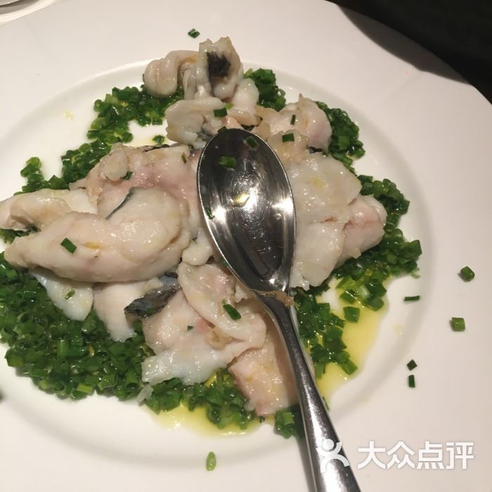 也许价格亲民,还点了红烧乳鸽,虾肉藕饼,萝卜牛腩,功夫鱼片,梅干菜