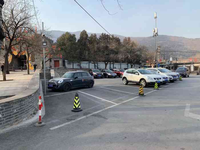 香山公园北门停车场