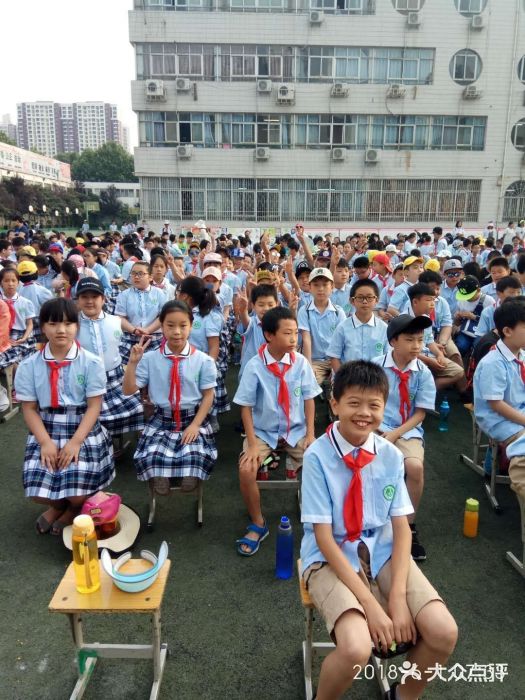 景华实验小学图片