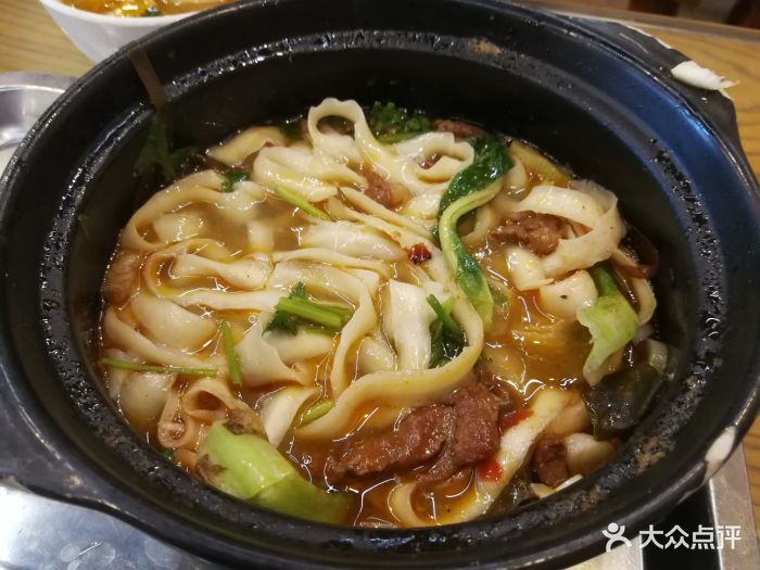 牛肉砂锅面