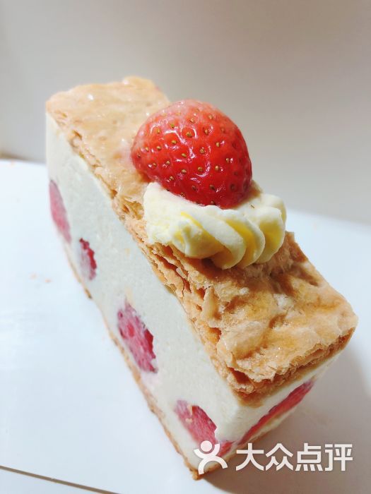 星巴克(来福士广场长宁店)草莓拿破仑蛋糕图片 - 第1张