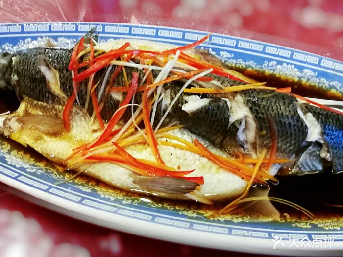 赛湖云上餐厅清蒸高白鲑图片