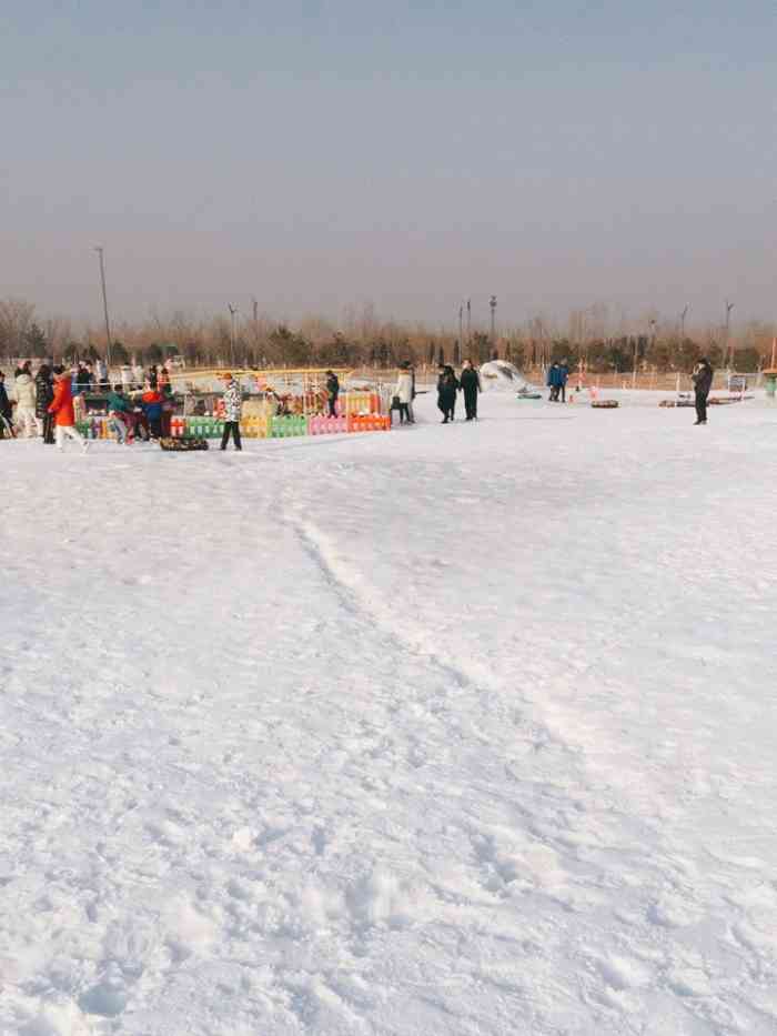 城市绿心森林公园冰雪嘉年华-"离家最近的一个雪场,周末来的,人太太