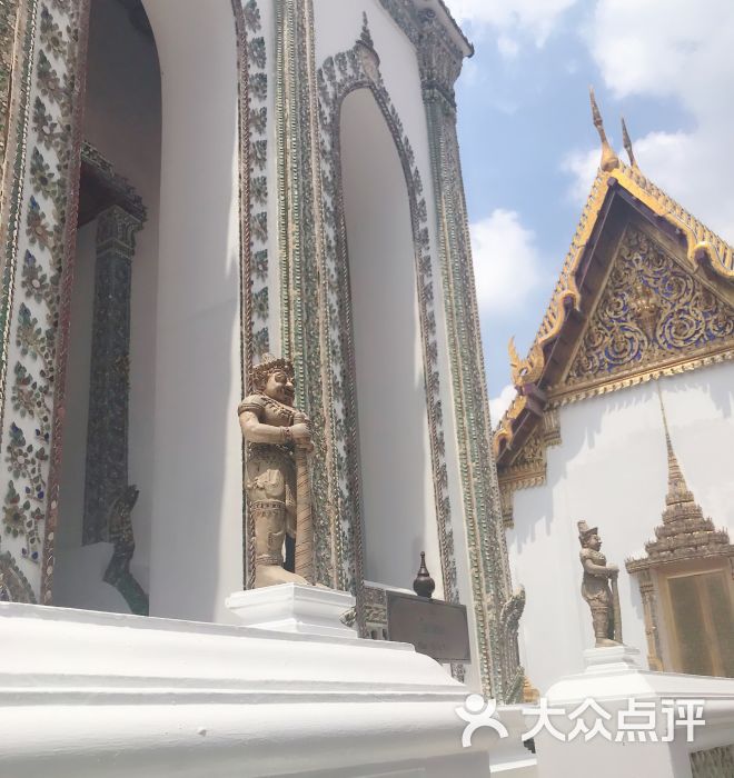 泰国的天气属于热带气候,一会就下雨,一会.-大