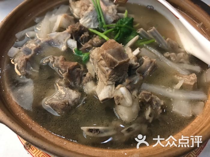 砂锅白肉砂锅羊排萝卜