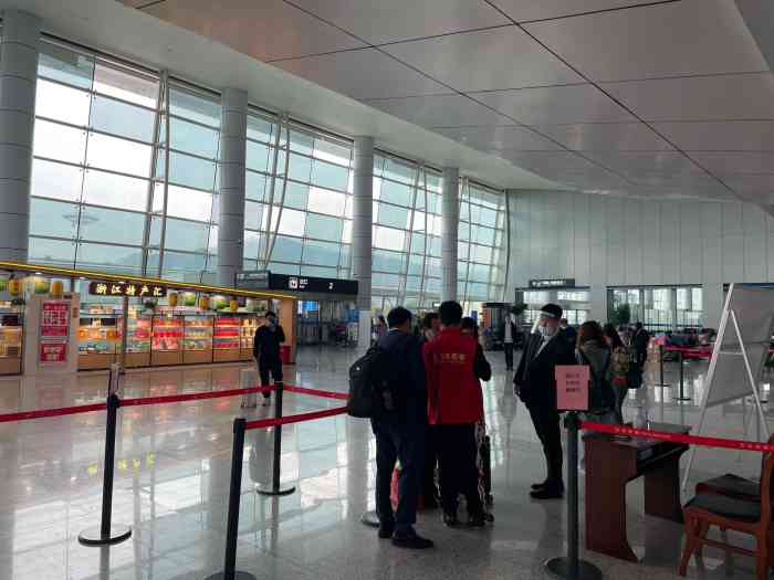 义乌机场-"去广东的飞机在义乌市经停,时间不长,在候.