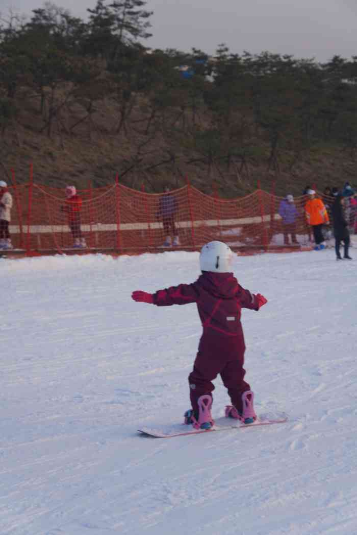 华彬生态园滑雪场-"华彬庄园滑雪场位于昌平南口镇南口农场,从.