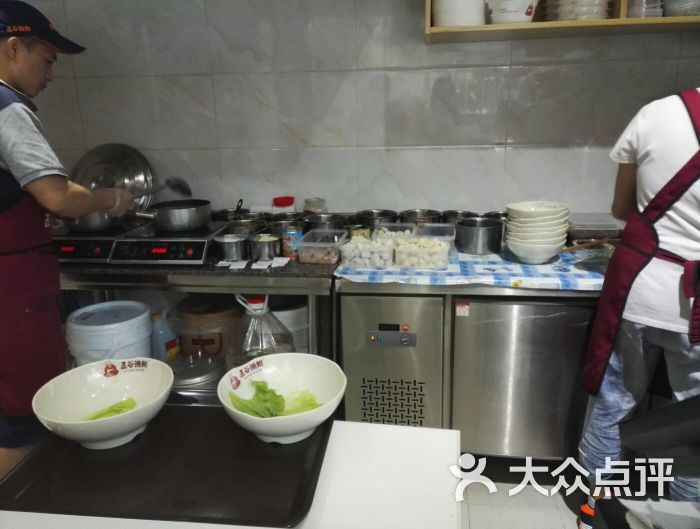 五谷渔粉(永润广场店)厨房图片 - 第2张