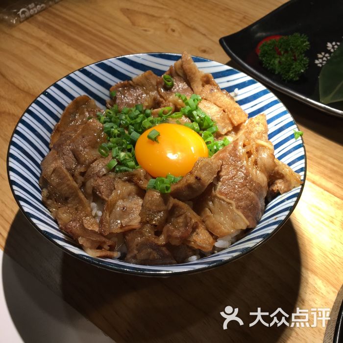 日出烧牛丼