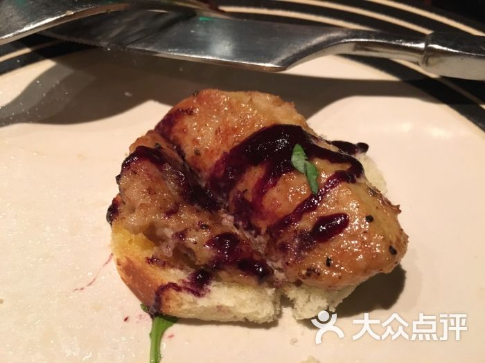 Mustache-煎鹅肝土司图片