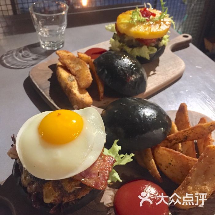 百万万汉堡店bravo burger