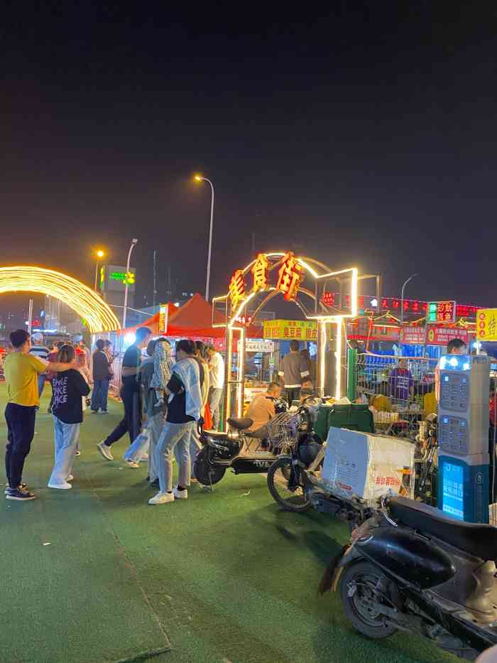 王庄夜市-"从王庄儿市场买完东西出来,发现开了个王庄